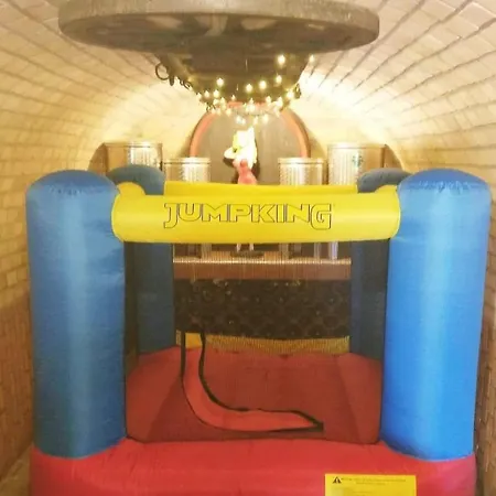 Casa vacanze Quirky Park - Swimming Pool, Hot Tub, Cold Plunge, Sauna And Exclusive Party Room! Siófok